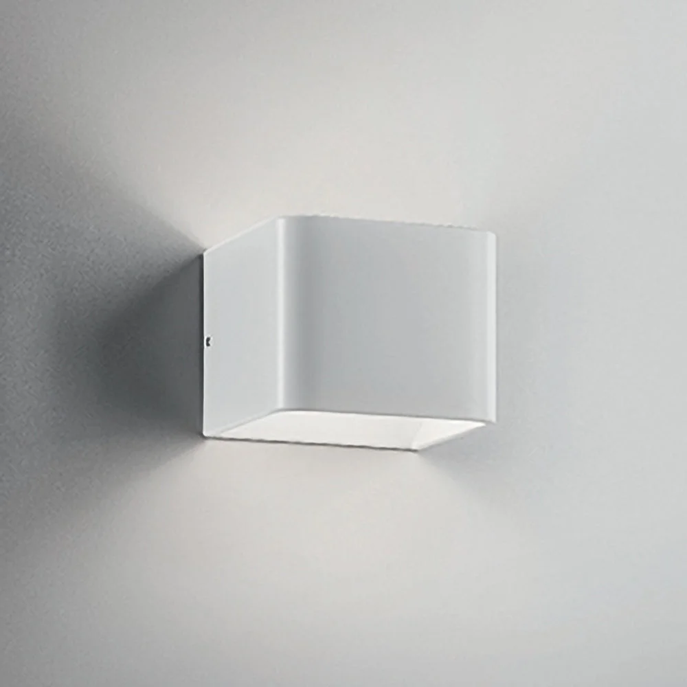 Zafferano Cubetto lampada da parete